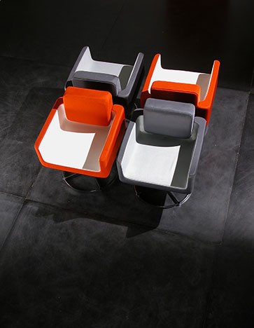 Oboenino - Ximo Roca Diseño. Este original sillón está basado en el movimiento artístico Pop Art. Su particular posibilidad de combinación de colores aporta a la estancia un toque de vitalidad.