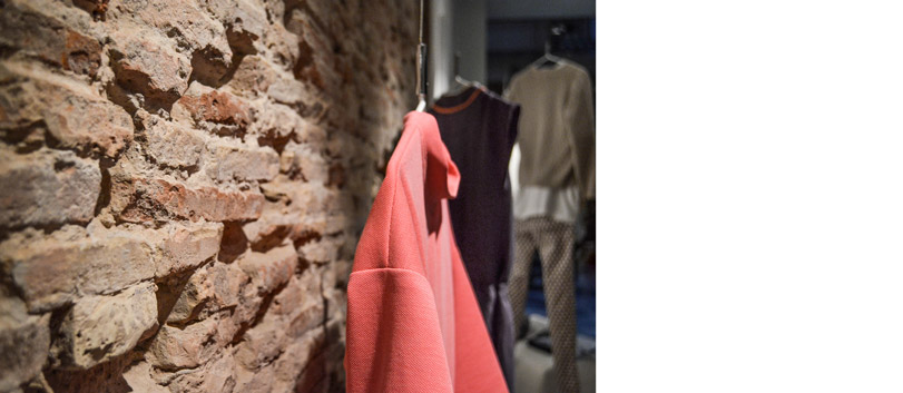 8+ - Ximo Roca Diseño. Diseño de tienda de ropa situada en Valencia. Diseño de identidad corporativa, material promocional, branding, papelería corporativa.