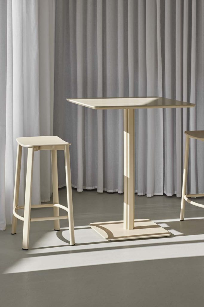 Minim model chairs and table by Ximo Roca